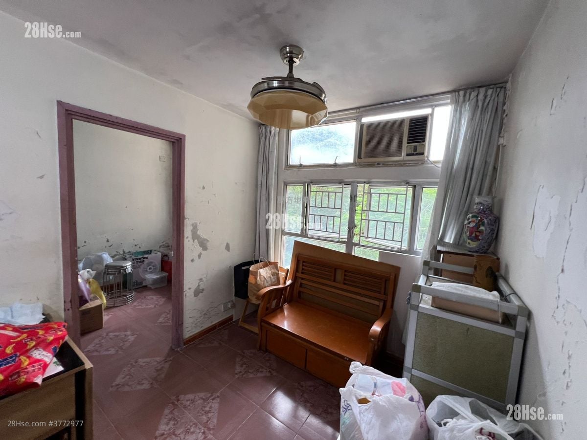 Hong Lam Court Sell 2 Bedrooms , 1 Bathroom 401 ft²