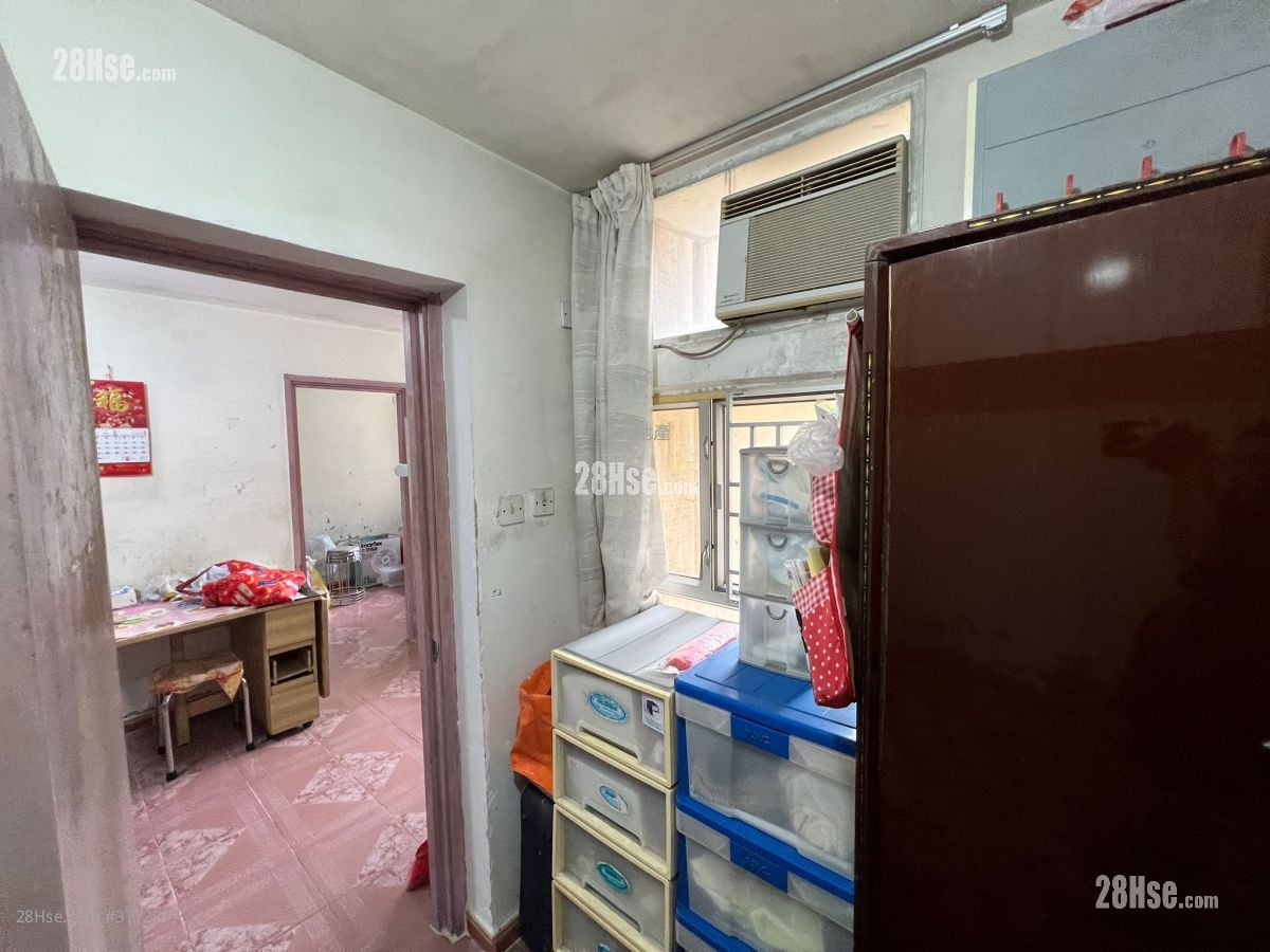 Hong Lam Court Sell 2 Bedrooms , 1 Bathroom 401 ft²