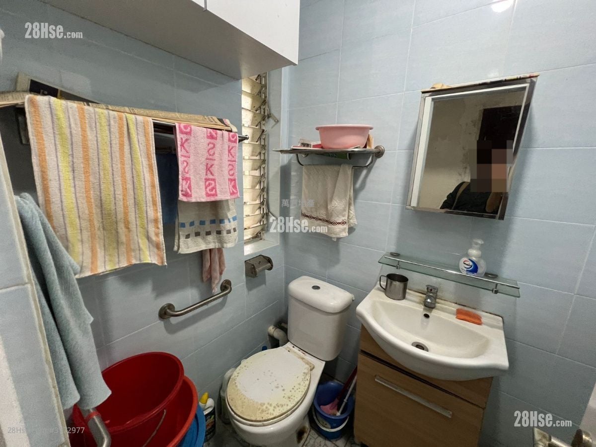 Hong Lam Court Sell 2 Bedrooms , 1 Bathroom 401 ft²
