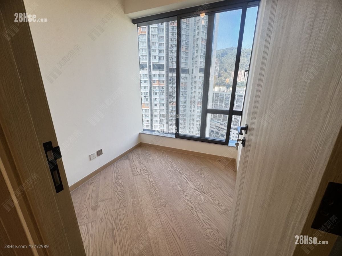 The Arles Sell 2 Bedrooms , 1 Bathroom 552 ft²