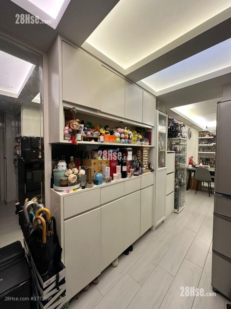 Hong Lam Court Sell 3 Bedrooms , 1 Bathroom 554 ft²