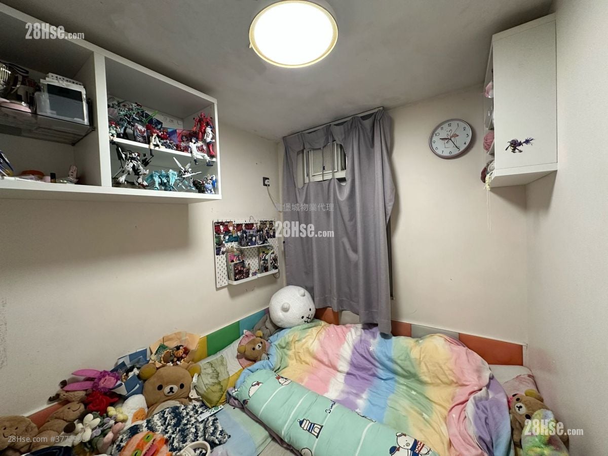 Hong Lam Court Sell 3 Bedrooms , 1 Bathroom 554 ft²