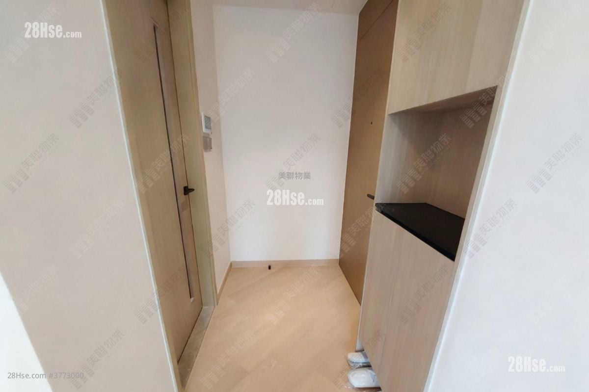 The Arles Sell 3 Bedrooms , 1 Bathroom 673 ft²