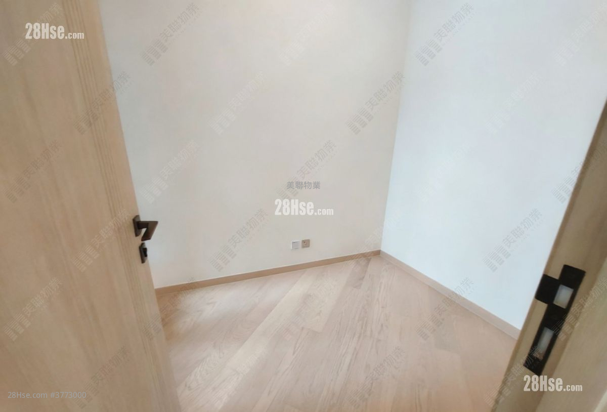 The Arles Sell 3 Bedrooms , 1 Bathroom 673 ft²