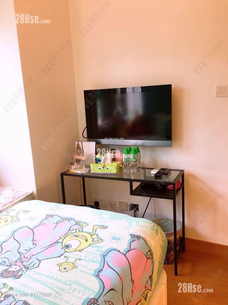 bedroom 3: The Green Sell 3 Bedrooms , 4 Bathrooms 1,315 ft²