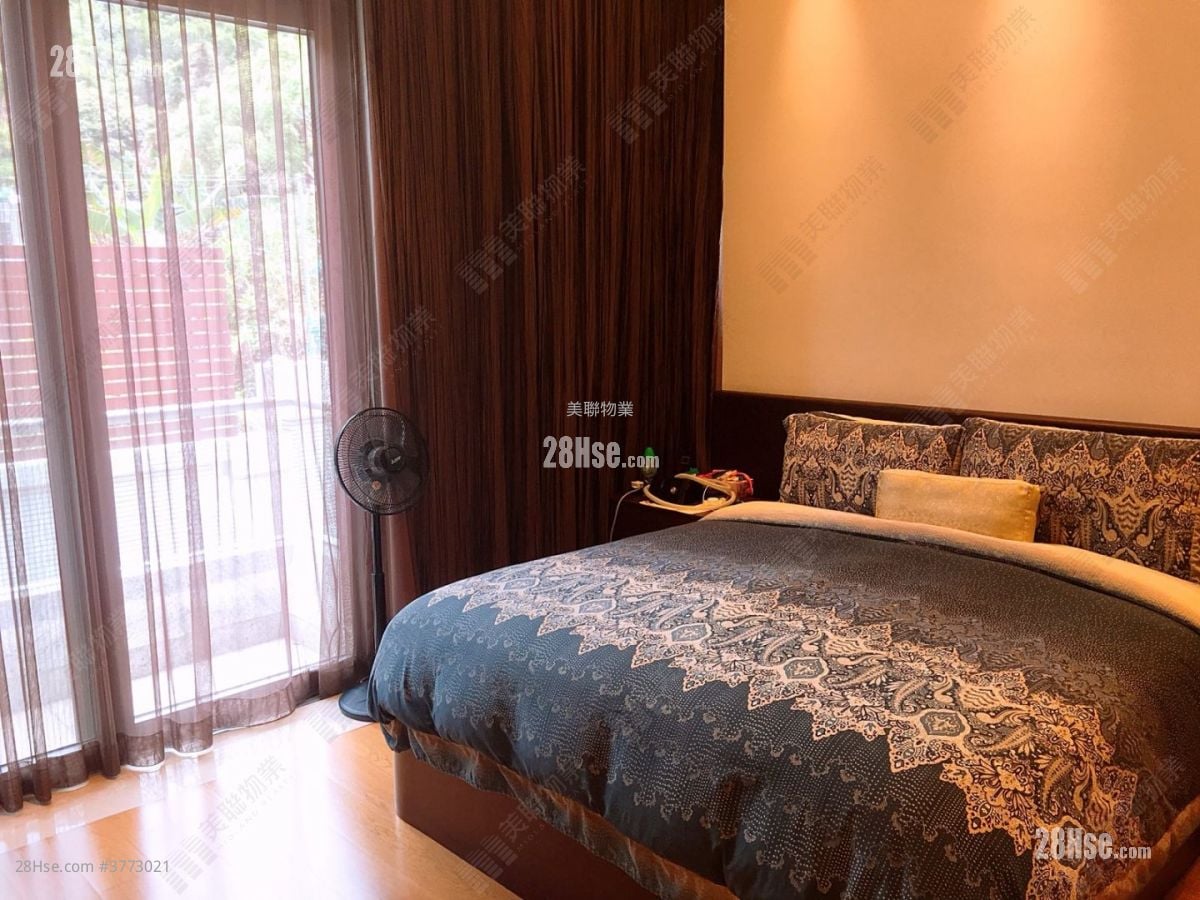 bedroom 2: The Green Sell 3 Bedrooms , 4 Bathrooms 1,315 ft²