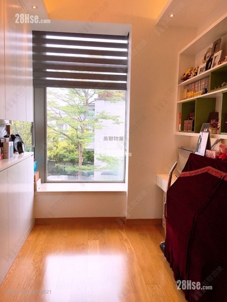 other: The Green Sell 3 Bedrooms , 4 Bathrooms 1,315 ft²