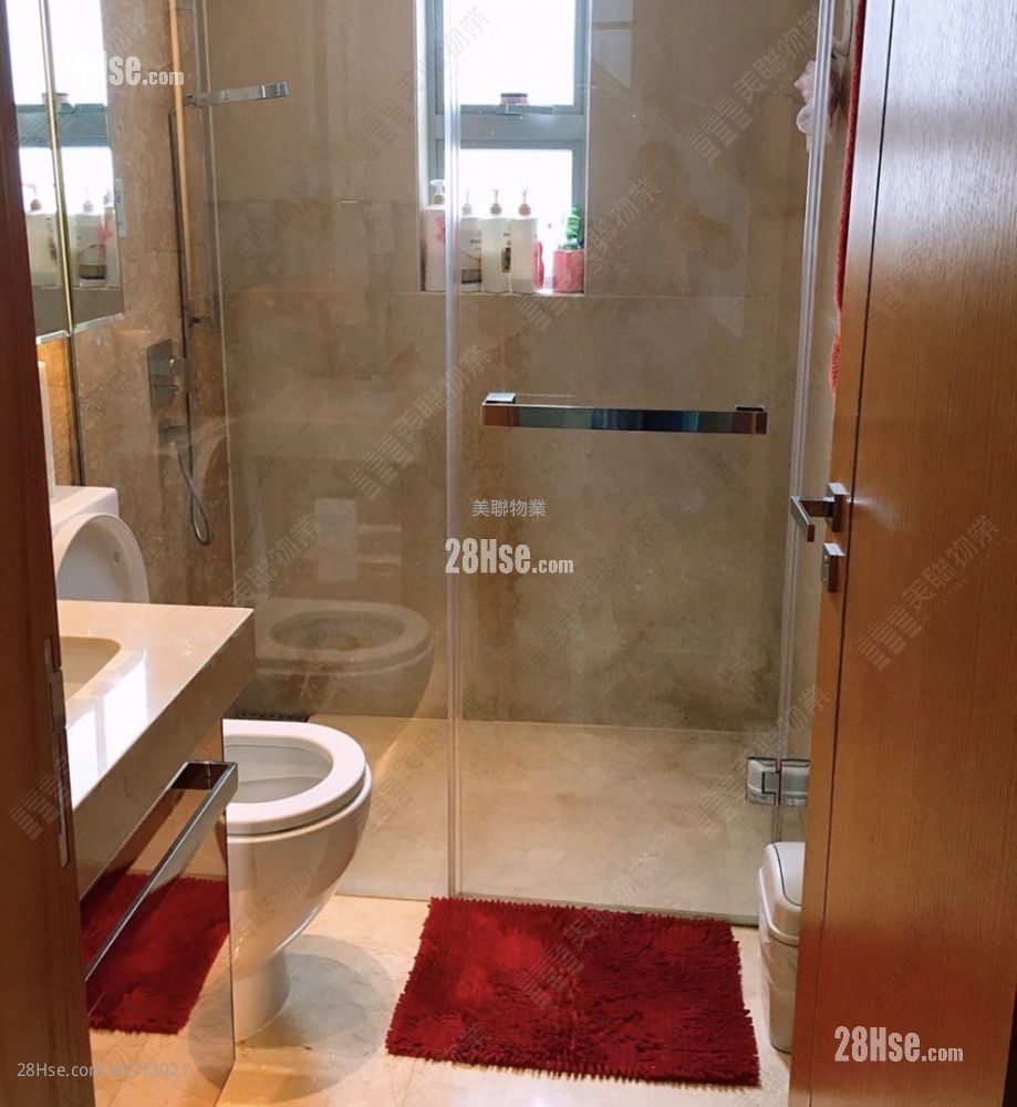 bathroom: The Green Sell 3 Bedrooms , 4 Bathrooms 1,315 ft²