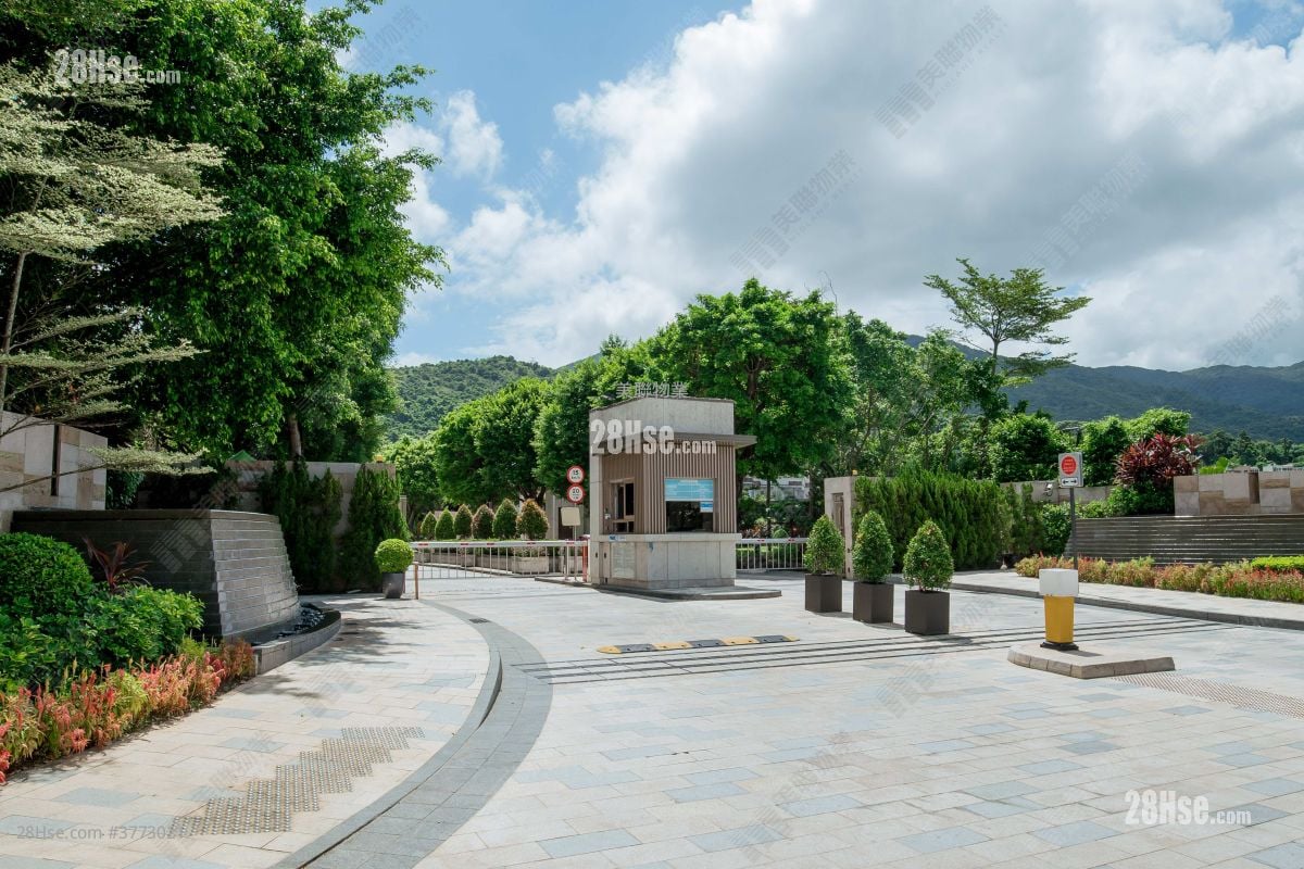 main door: The Green Sell 3 Bedrooms , 4 Bathrooms 1,315 ft²