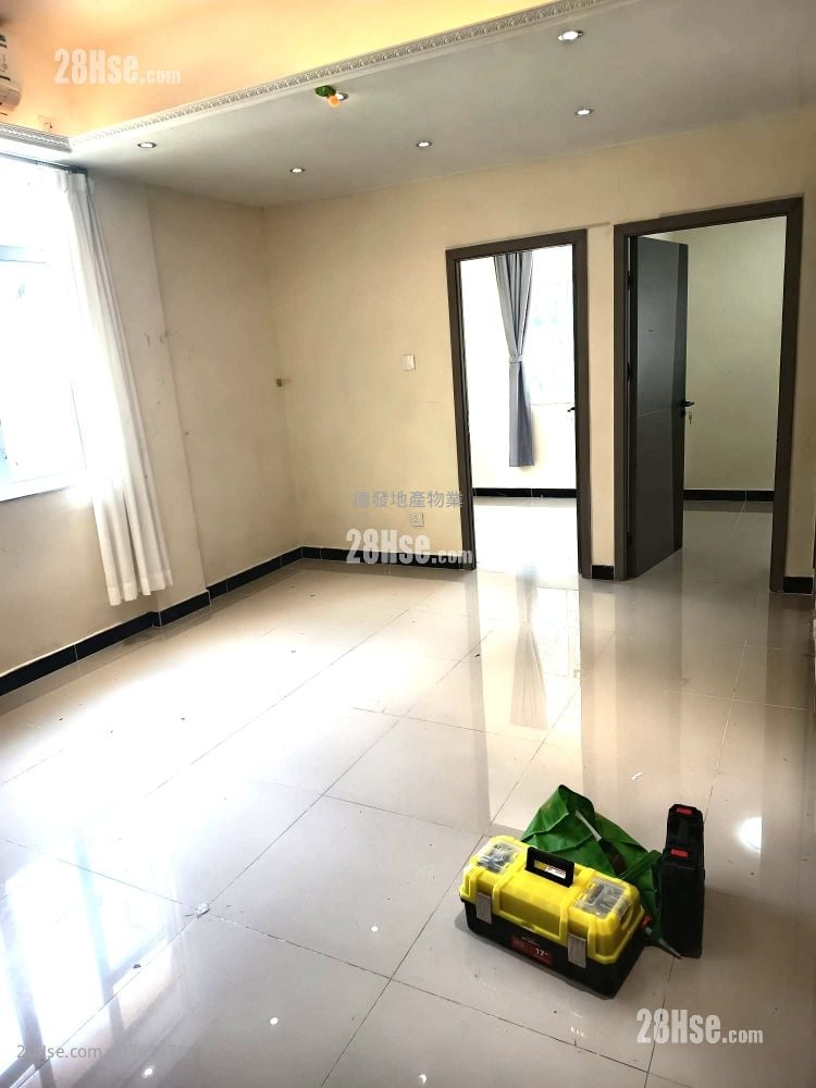 Overseas Court Rental 2 Bedrooms , 1 Bathroom 480 ft²