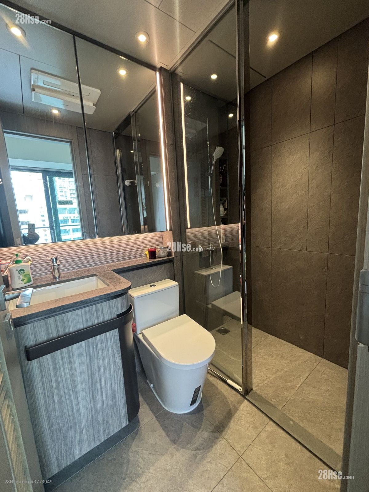 Yoho West Sell 3 Bedrooms , 3 Bathrooms 893 ft²