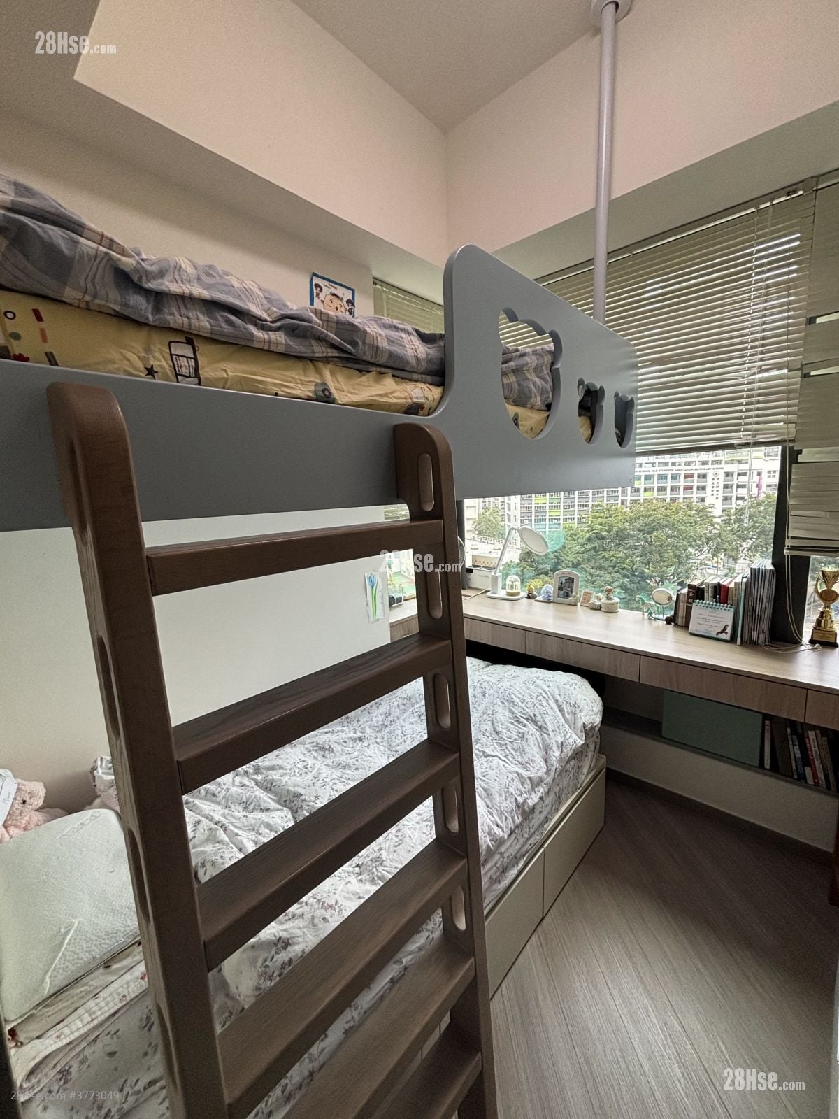 Yoho West Sell 3 Bedrooms , 3 Bathrooms 893 ft²