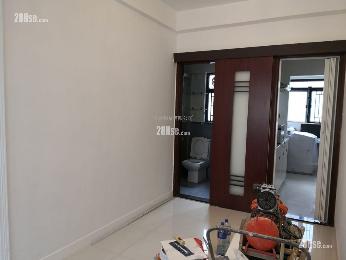 Tak Yue Mansion Sell 2 Bedrooms , 1 Bathroom 315 ft²