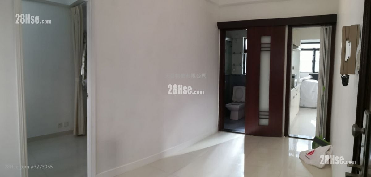 Tak Yue Mansion Sell 2 Bedrooms , 1 Bathroom 315 ft²