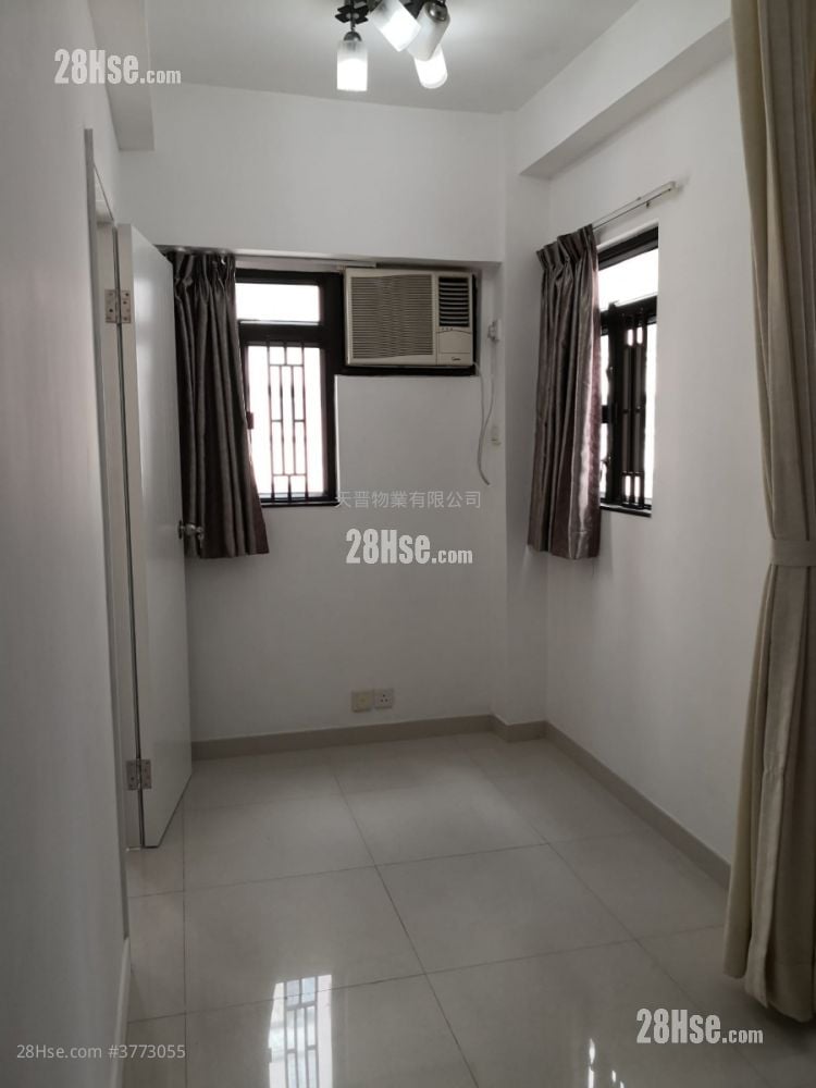 Tak Yue Mansion Sell 2 Bedrooms , 1 Bathroom 315 ft²