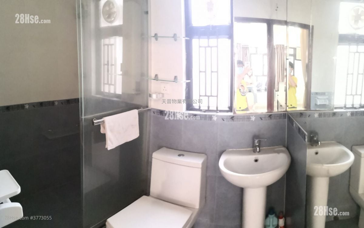 Tak Yue Mansion Sell 2 Bedrooms , 1 Bathroom 315 ft²