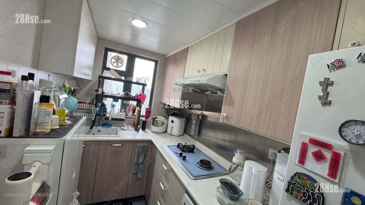 Residence Oasis Sell 3 Bedrooms , 2 Bathrooms 763 ft²