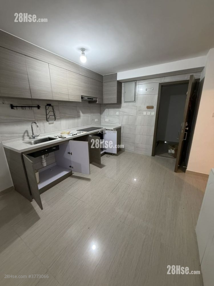 村屋 售盘 3 房 , 1 浴室 700 平方尺