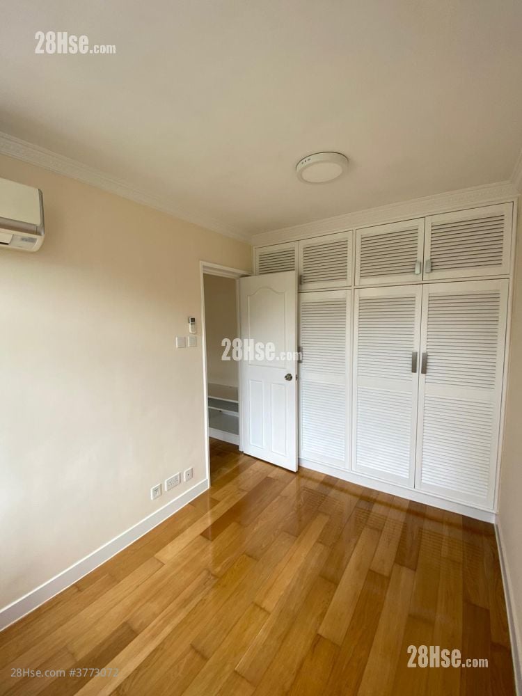 Lung Yan Court Rental 2 Bedrooms , 1 Bathroom 530 ft²