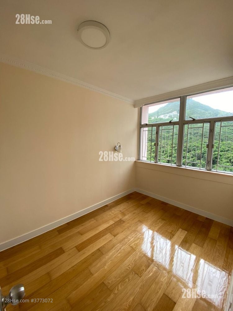 Lung Yan Court Rental 2 Bedrooms , 1 Bathroom 530 ft²