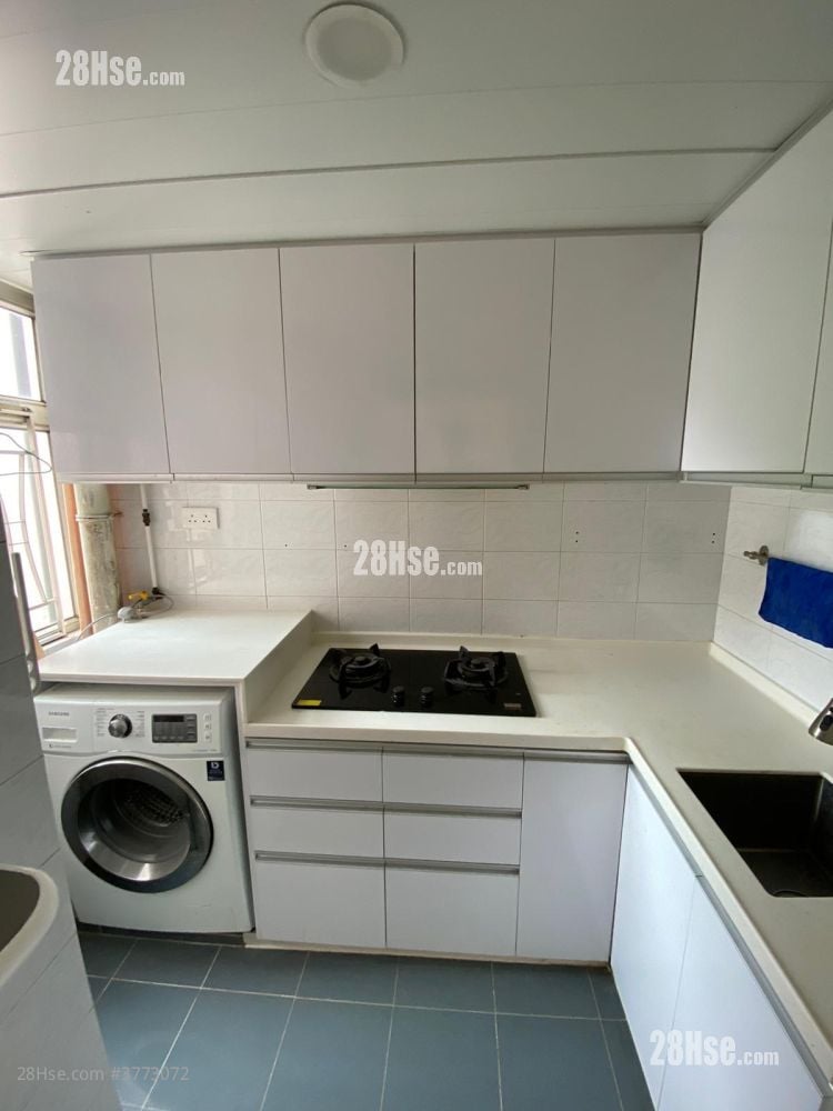 Lung Yan Court Rental 2 Bedrooms , 1 Bathroom 530 ft²