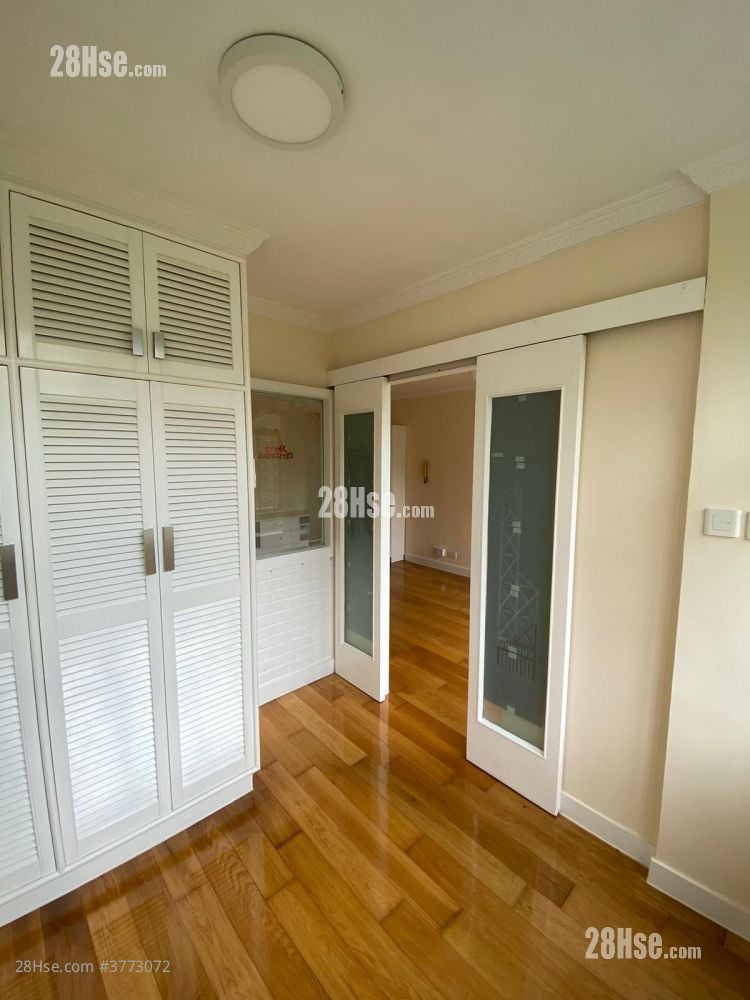 Lung Yan Court Rental 2 Bedrooms , 1 Bathroom 530 ft²
