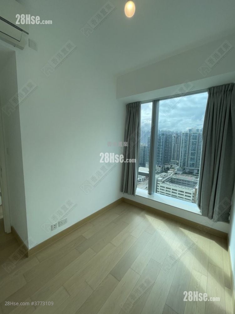 Savannah Sell 2 Bedrooms 439 ft²