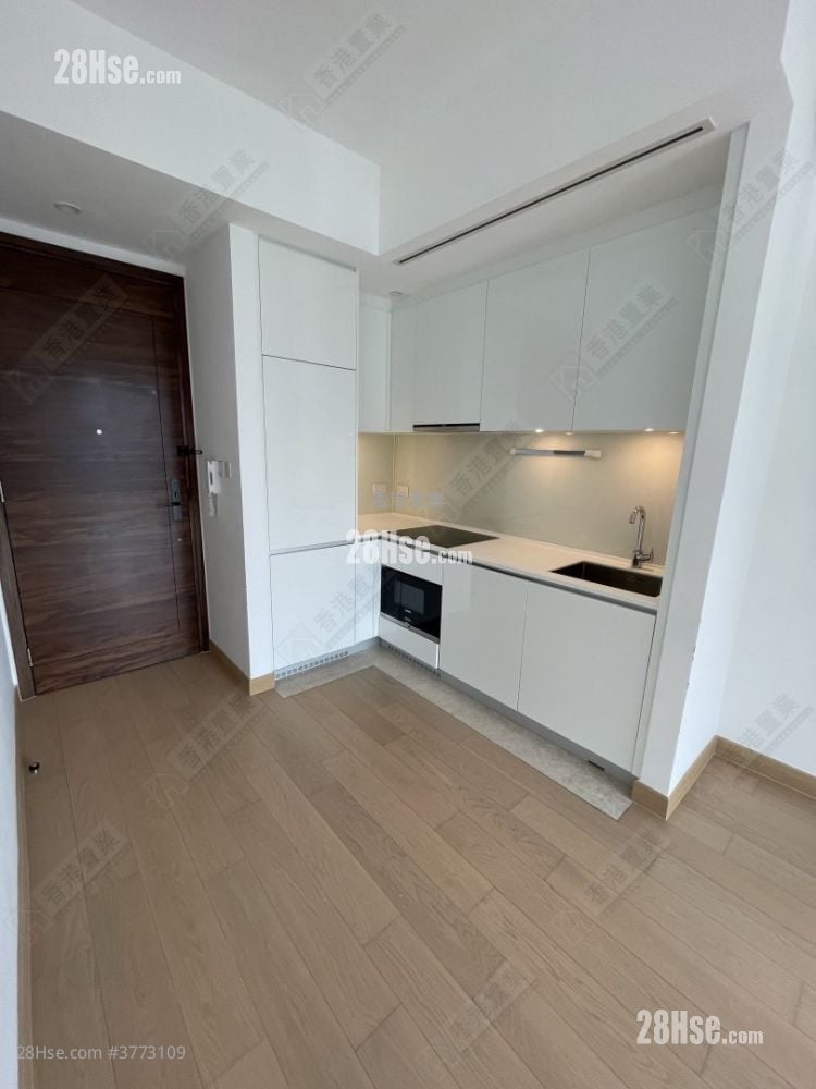 Savannah Sell 2 Bedrooms 439 ft²