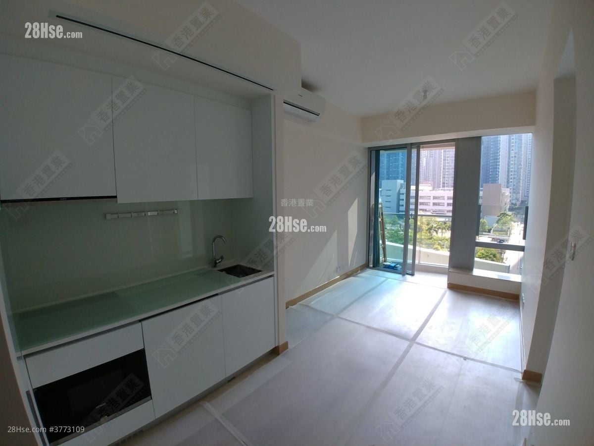 Savannah Sell 2 Bedrooms 439 ft²