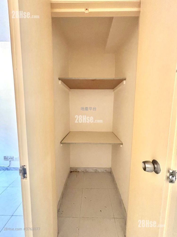 Hung Fuk Court Sell 3 Bedrooms , 1 Bathroom 645 ft²