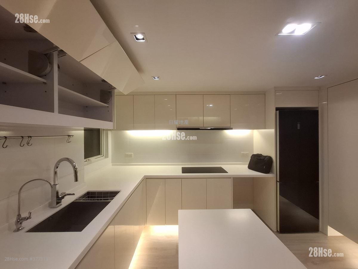 Taikoo Shing Sell 2 Bedrooms , 1 Bathroom 580 ft²