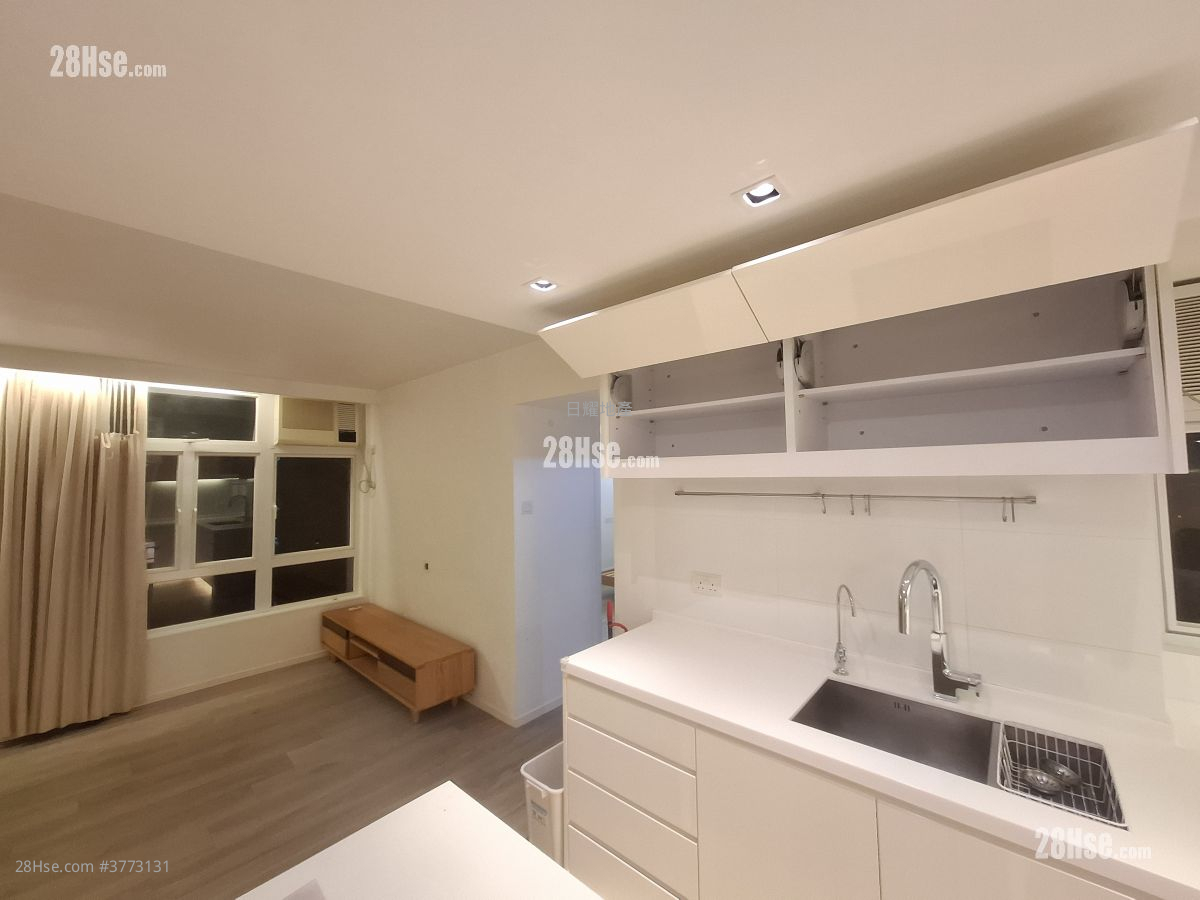 Taikoo Shing Sell 2 Bedrooms , 1 Bathroom 580 ft²