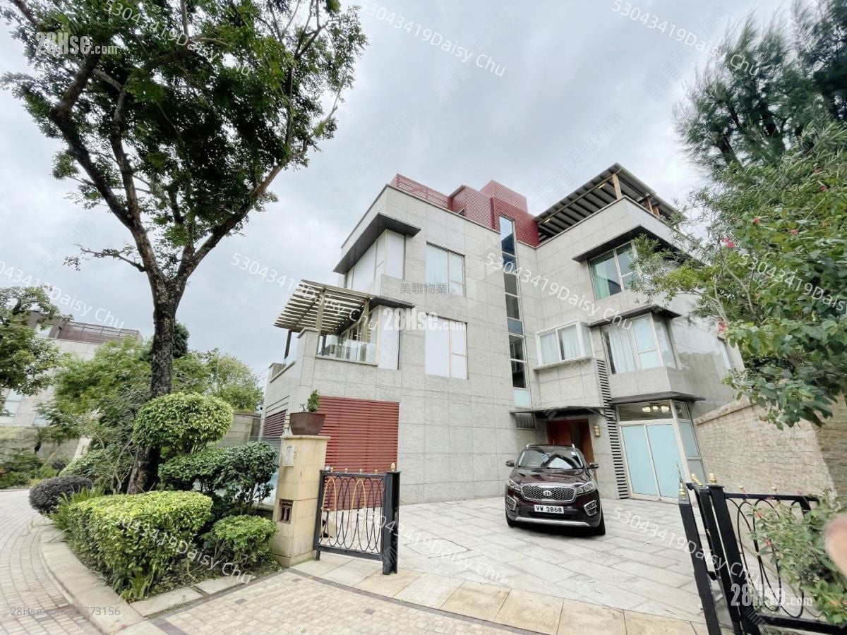 St. Andrews Place Sell 5+ Bedrooms 3,764 ft²