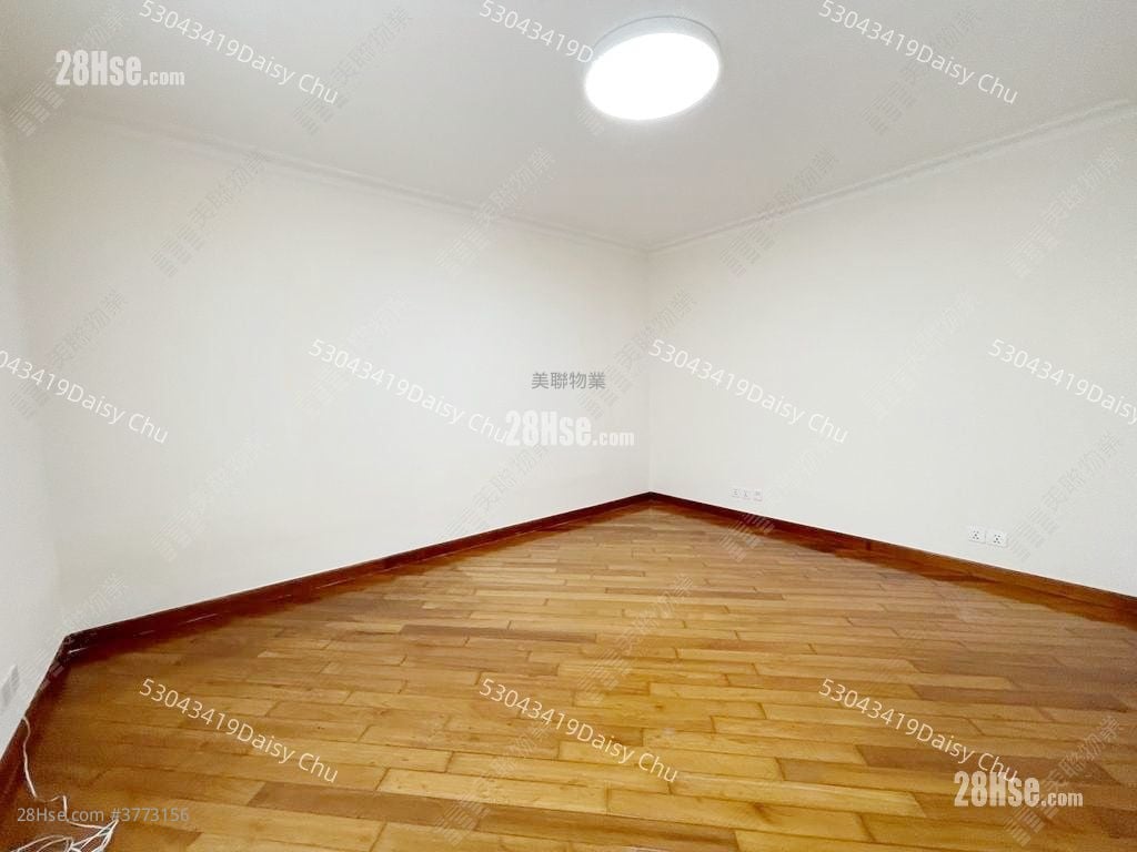 St. Andrews Place Sell 5+ Bedrooms 3,764 ft²