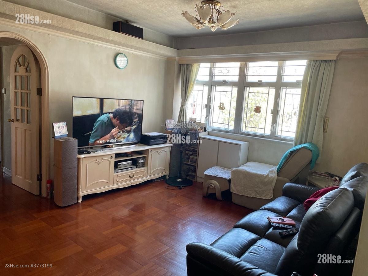 Swallow Garden Sell 3 Bedrooms 750 ft²