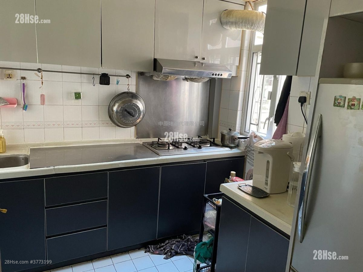 Swallow Garden Sell 3 Bedrooms 750 ft²