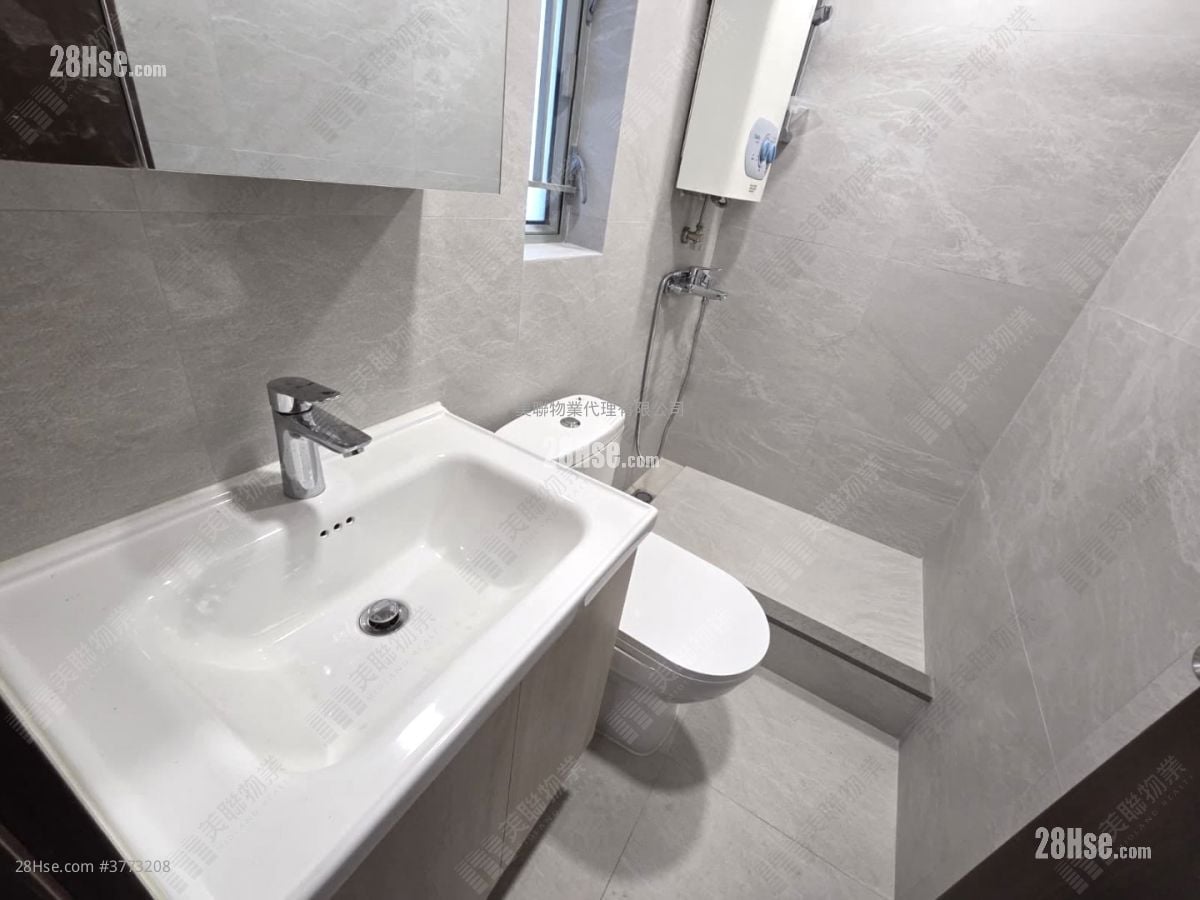 Yuk Ming Court Sell 1 Bathroom 440 ft²