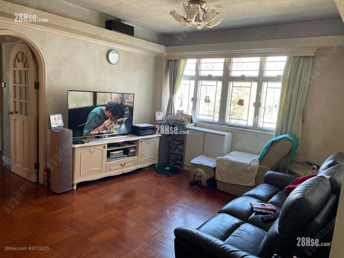 Swallow Garden Sell 3 Bedrooms 750 ft²