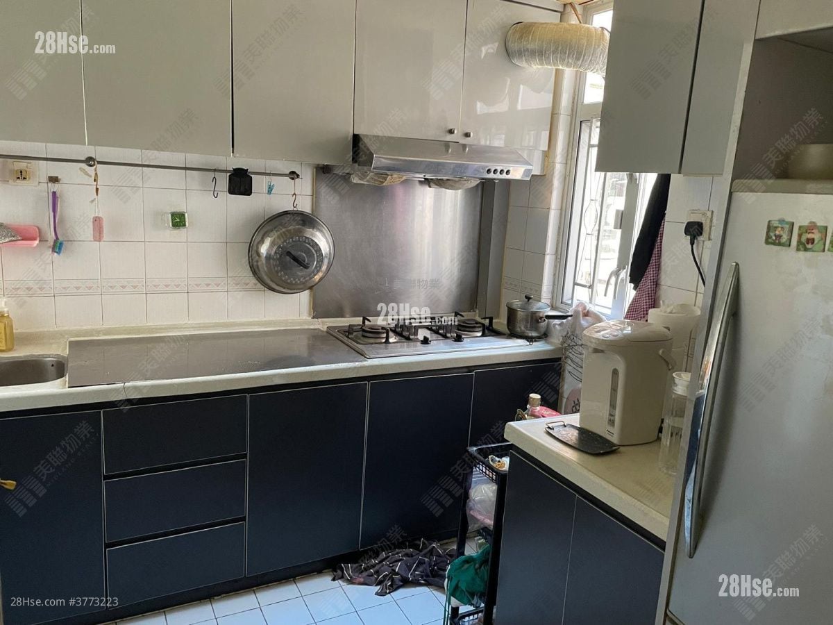 Swallow Garden Sell 3 Bedrooms 750 ft²