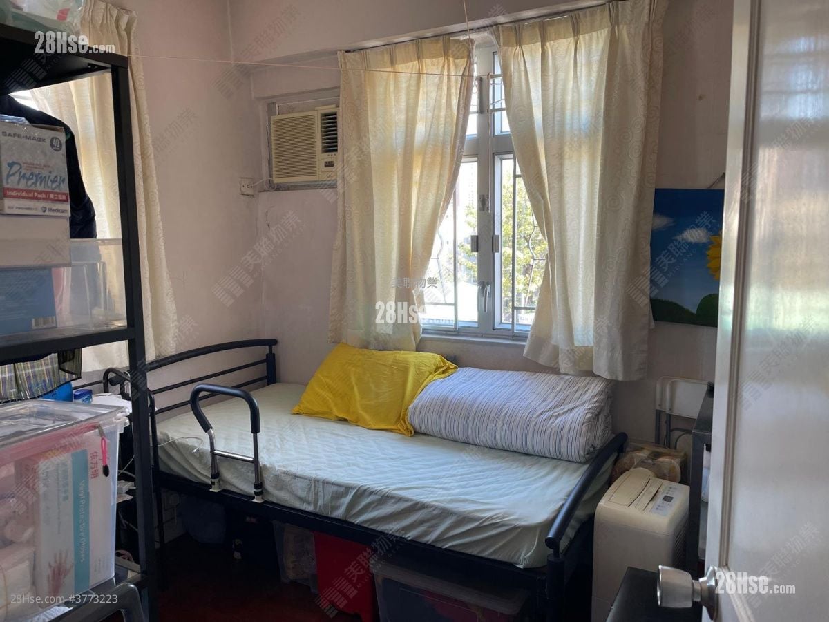 Swallow Garden Sell 3 Bedrooms 750 ft²