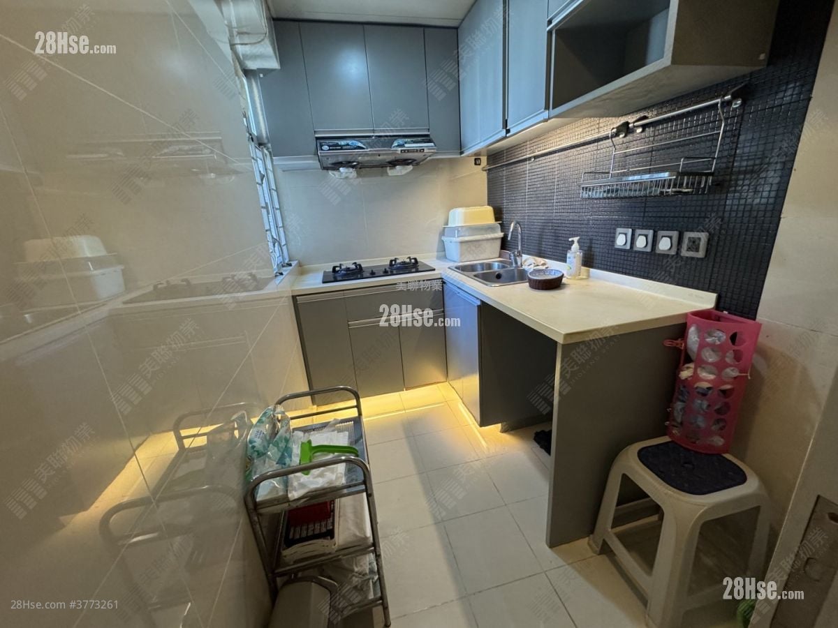 Kornhill Garden Sell 3 Bedrooms , 1 Bathroom 592 ft²