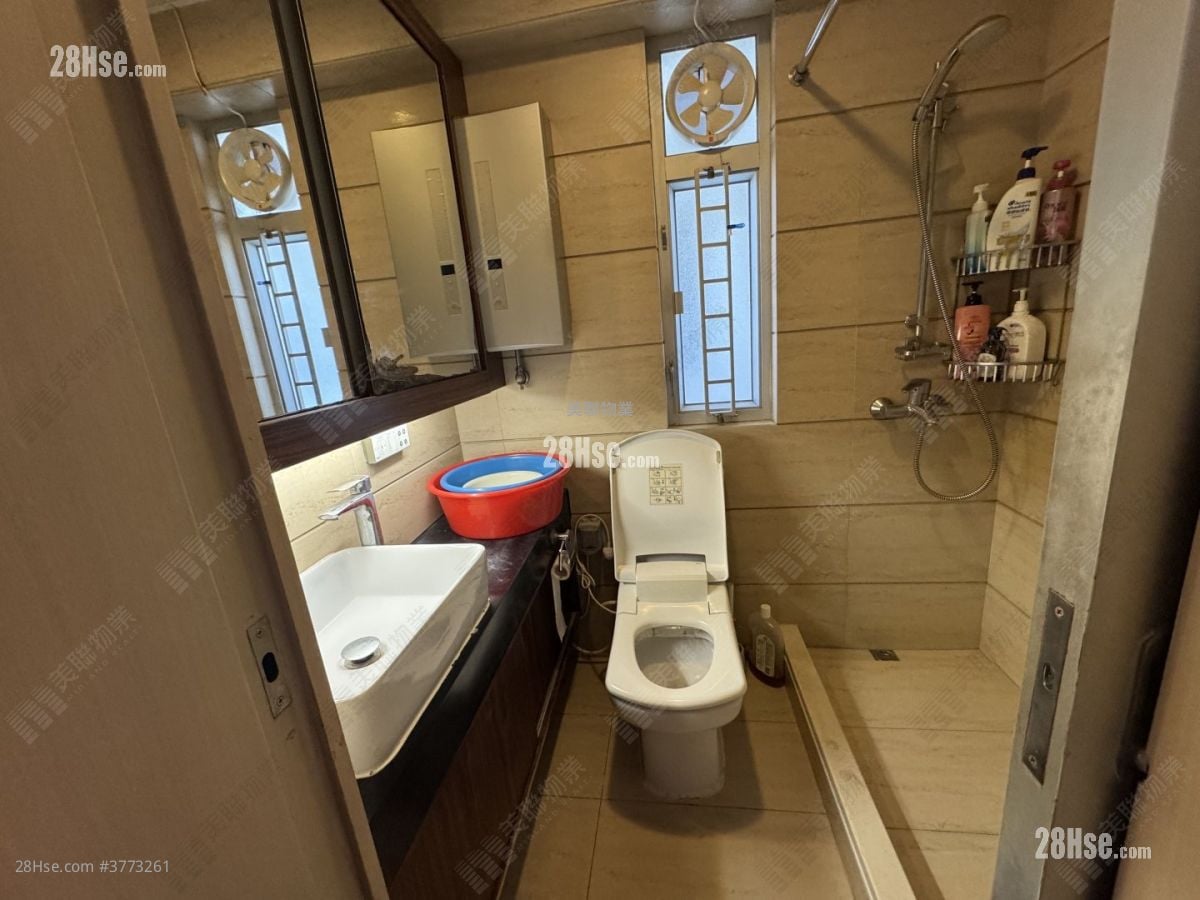 Kornhill Garden Sell 3 Bedrooms , 1 Bathroom 592 ft²