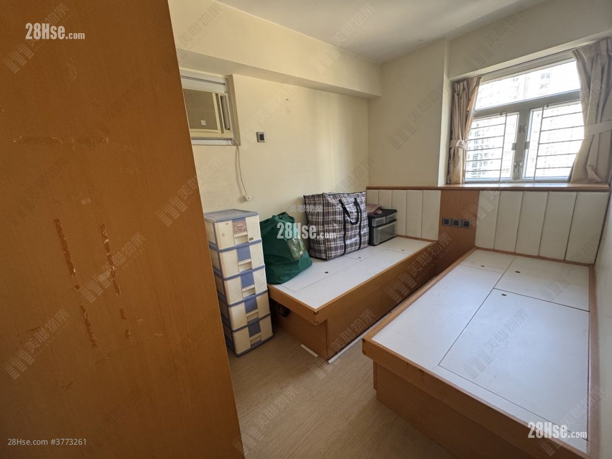 Kornhill Garden Sell 3 Bedrooms , 1 Bathroom 592 ft²