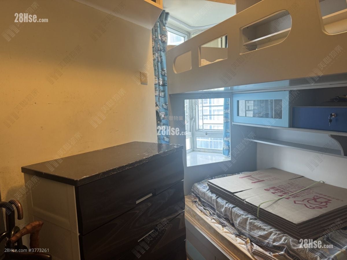 Kornhill Garden Sell 3 Bedrooms , 1 Bathroom 592 ft²