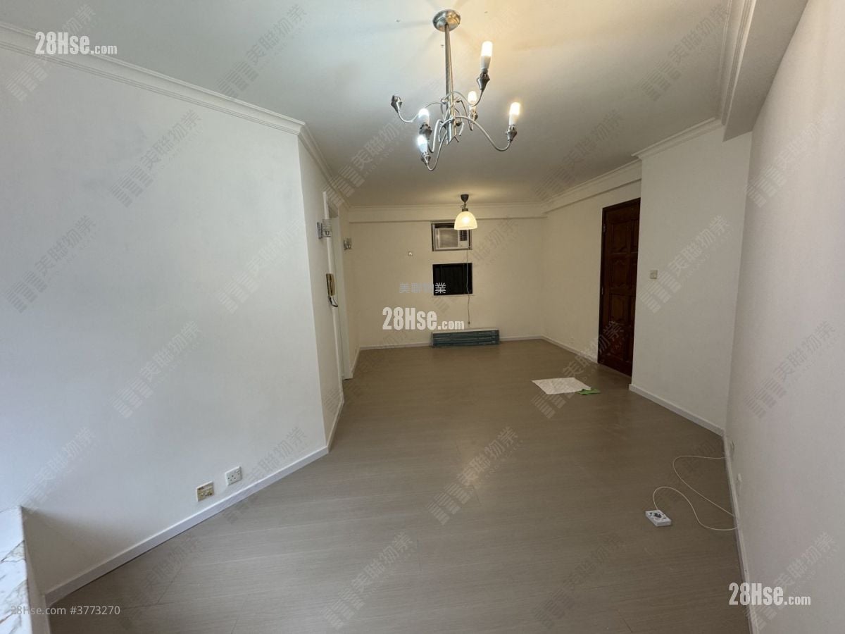 Kornhill Sell 2 Bedrooms , 1 Bathroom 522 ft²