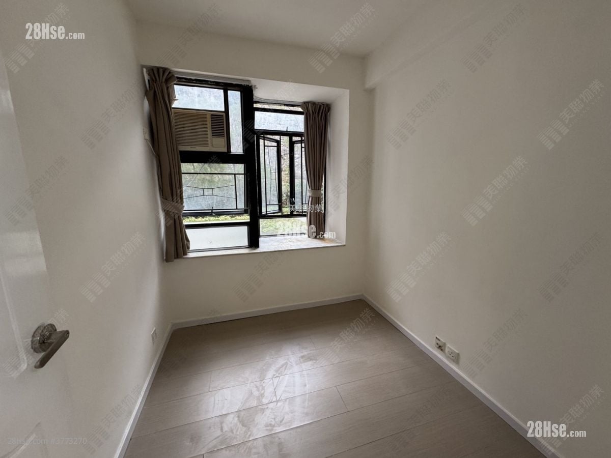 Kornhill Sell 2 Bedrooms , 1 Bathroom 522 ft²