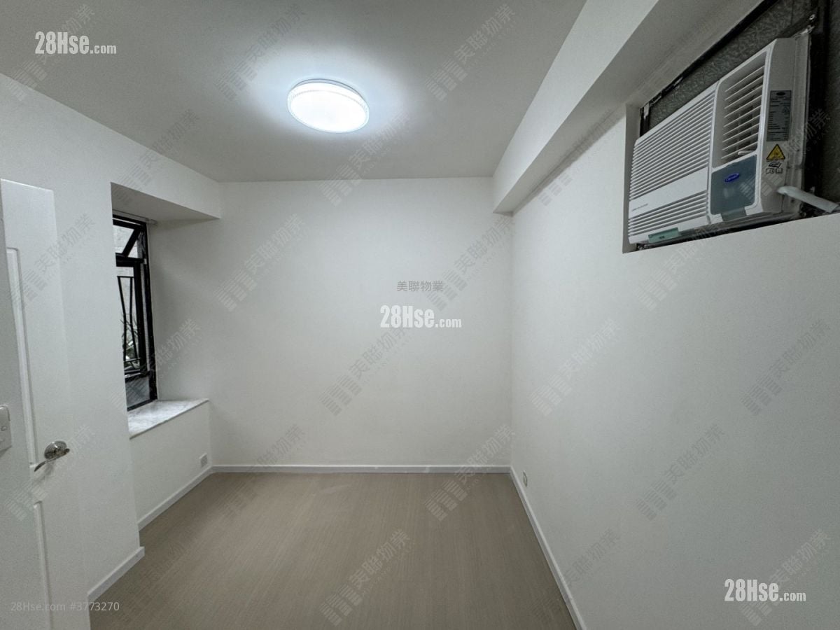 Kornhill Sell 2 Bedrooms , 1 Bathroom 522 ft²