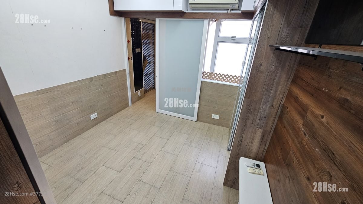 Yee Fat Building Sell 2 Bedrooms , 1 Bathroom 297 ft²