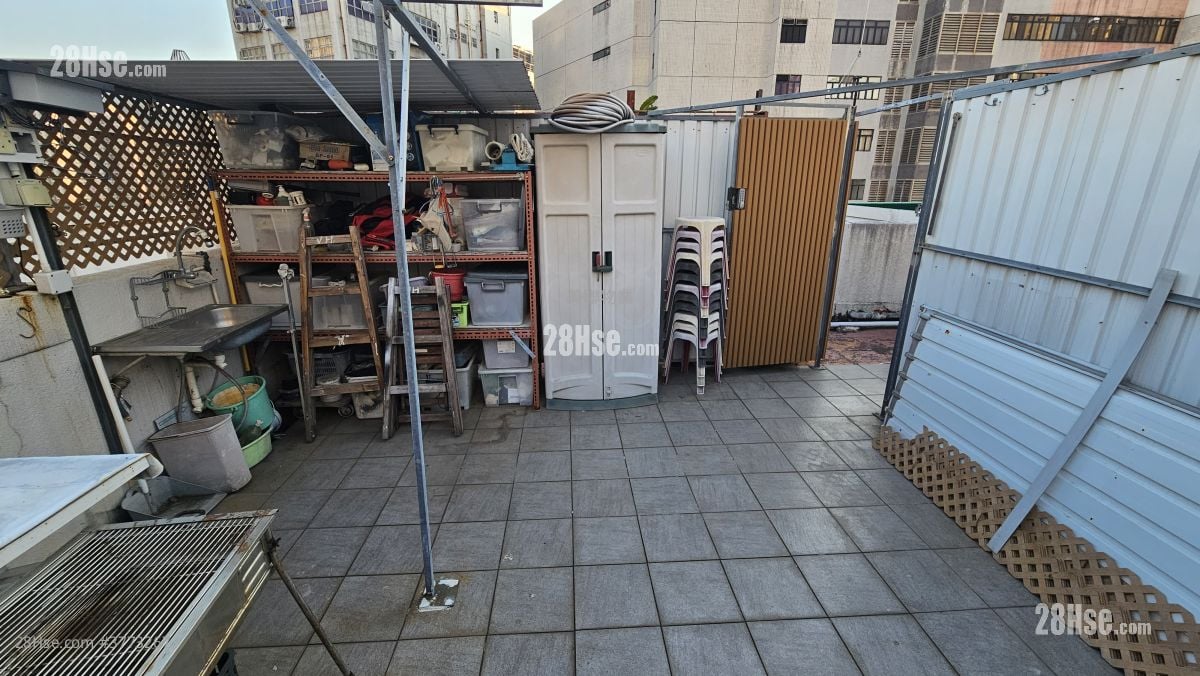 Yee Fat Building Sell 2 Bedrooms , 1 Bathroom 297 ft²