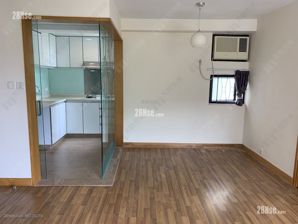 Kornhill Sell 3 Bedrooms , 2 Bathrooms 880 ft²